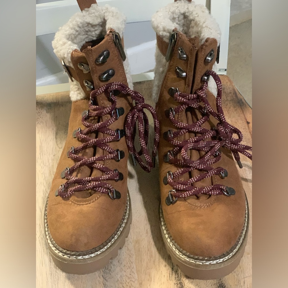 Scoop zip side fuzzy top winter boots